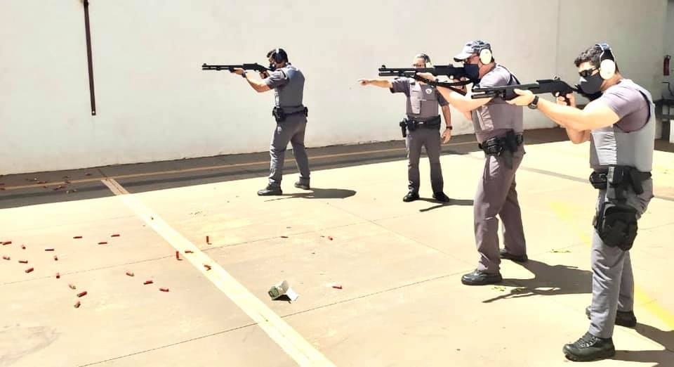 28º BPM/I DE ANDRADINA HABILITA POLICIAIS MILITARES NO USO DA NOVA ESPINGARDA BENELLI CALIBRE 12 SEMI-AUTOMÁTICA