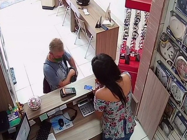 Homem furta celular em relojoaria no centro de Castilho e alega que estava bêbado