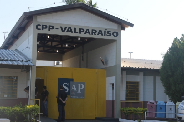 Policiais civis do Deic prendem traficante com 289 tijolos de maconha