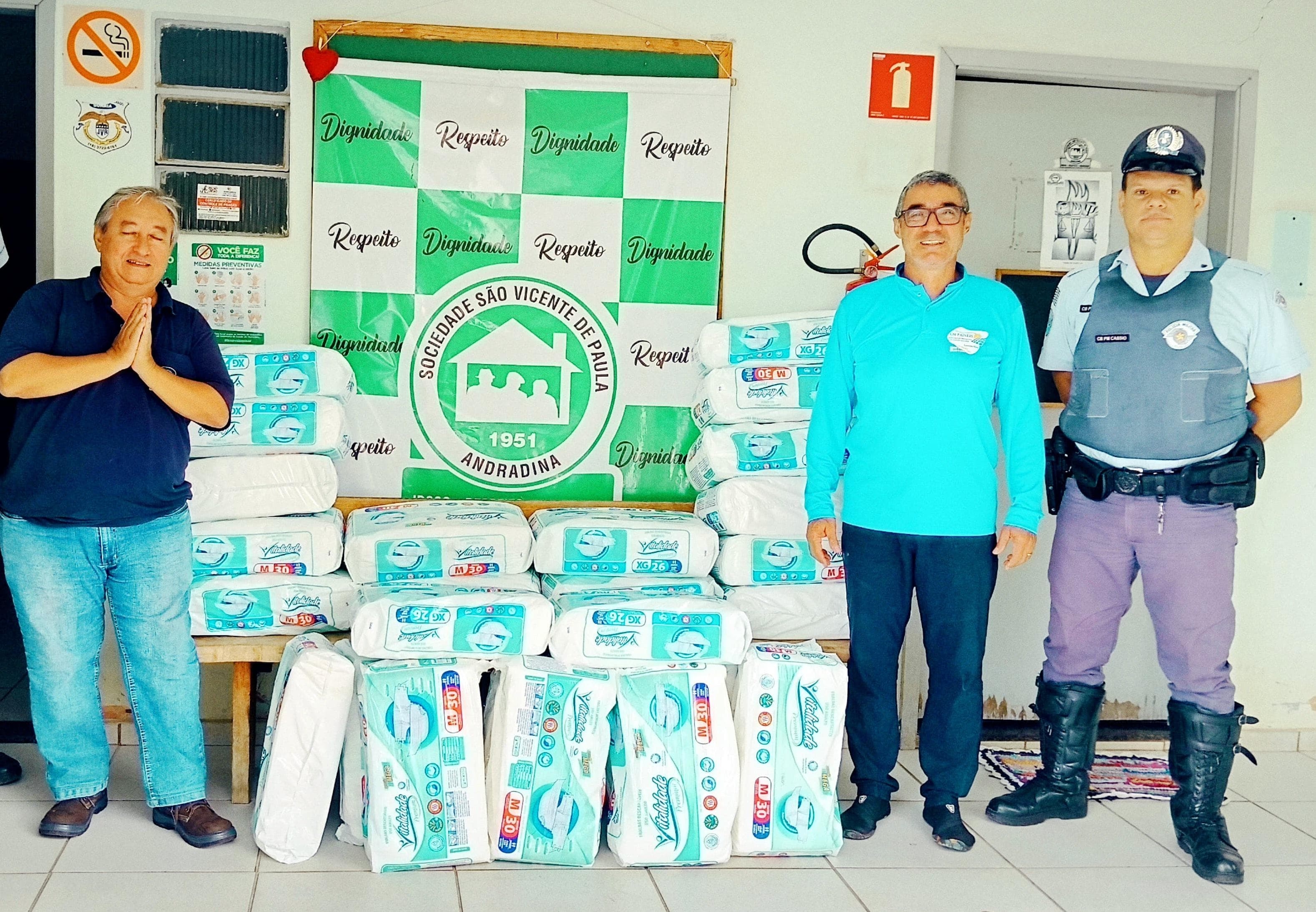 POLÍCIA RODOVIÁRIA DE ANDRADINA  FAZ A ENTREGA DAS FRALDAS GERIÁTRICAS ARRECADADAS DURANTE A “CAMPANHA NATAL ILUMINADO"