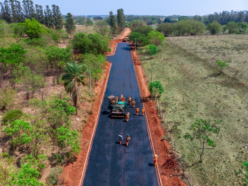 Asfaltamento em estrada vicinal chega à Lagoinha em Andradina
