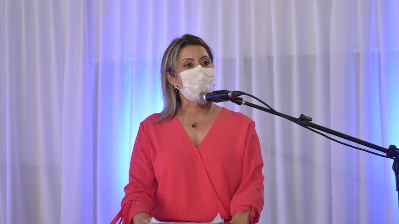 Oposição quer investigar prefeita de Água Clara por manter funcionária fantasma