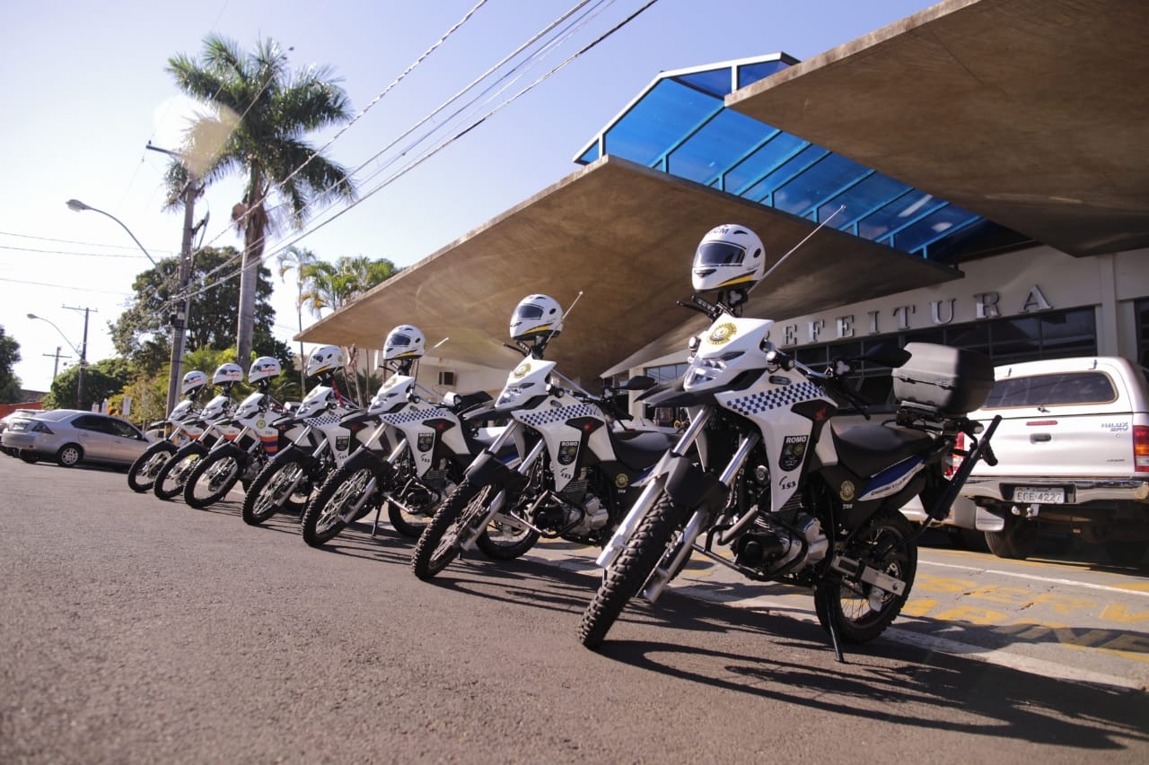 PREFEITURA DE ARAÇATUBA ENTREGA MOTOCICLETAS PARA GUARDA MUNICIPAL E MOBILIDADE URBANA