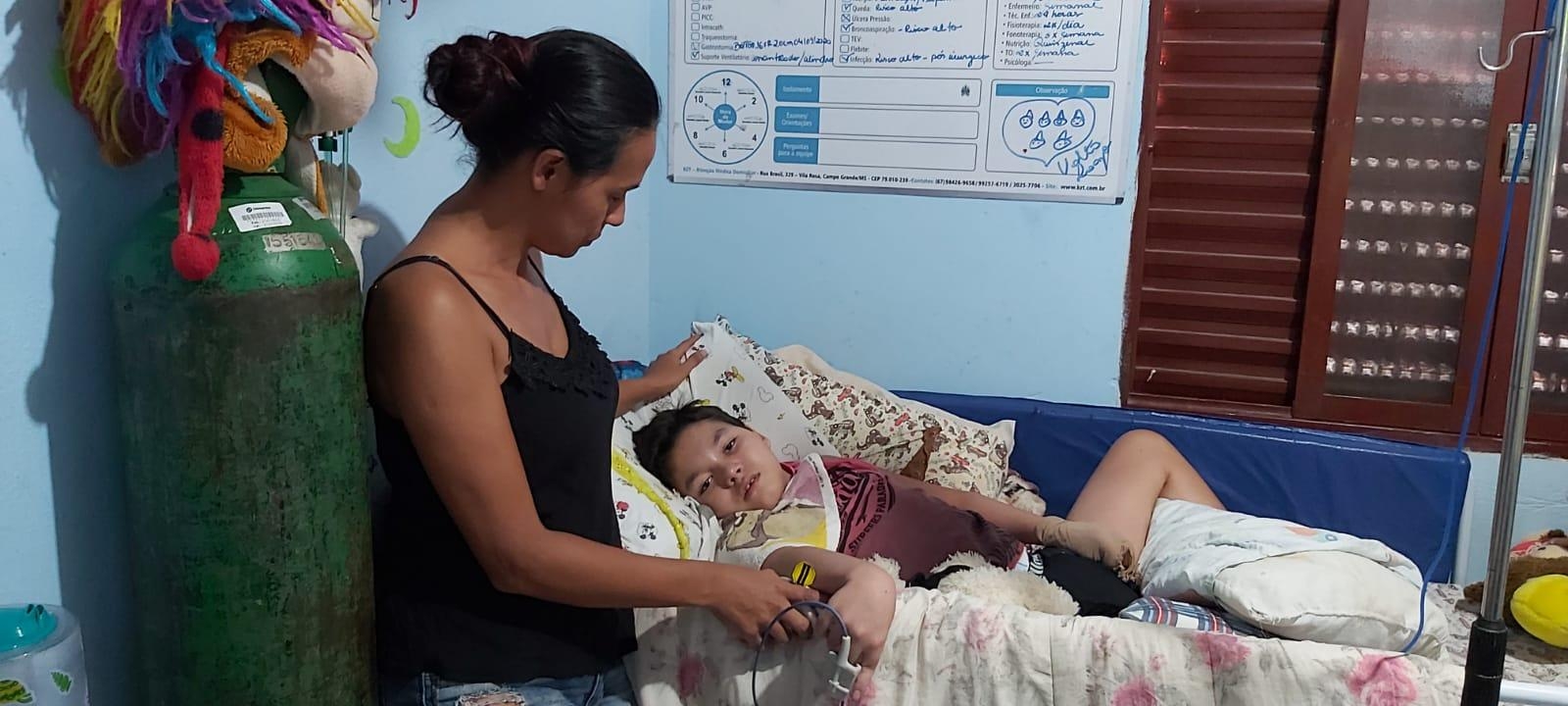 Em Três Lagoas mãe busca uma solução após seu filho perder acesso ao programa Home Care
