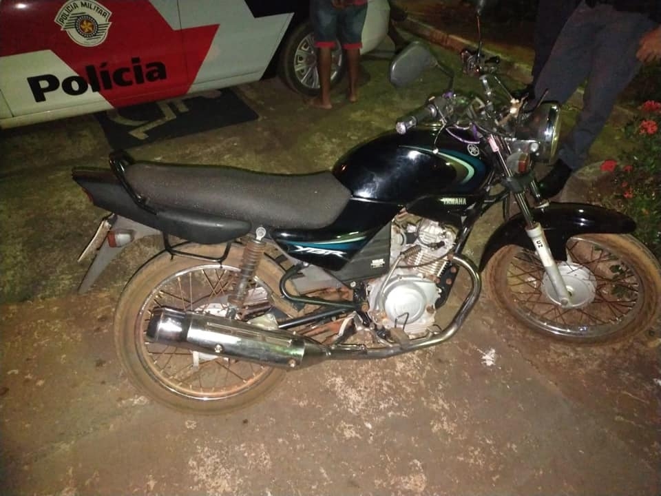 POLÍCIA MILITAR RECUPERA MOTOCICLETA FURTADA EM CASTILHO