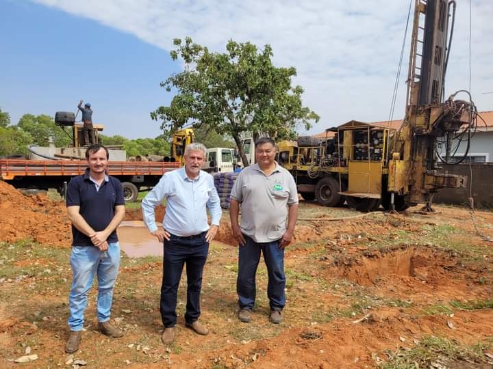 Prefeito de Guaraçai dá início a obra de R$ 800 mil. Um novo poço semi artesiano