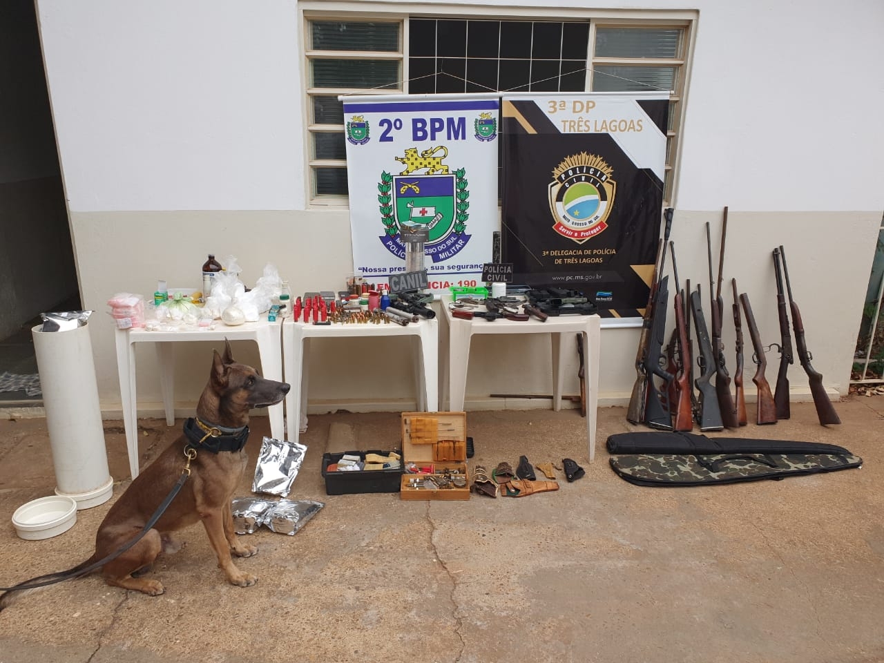 Polícia Militar e Polícia Civil em operação conjunta, apreende grande volume de Cocaína, Armas, Munições e R$ 28.450,00 em Três Lagoas