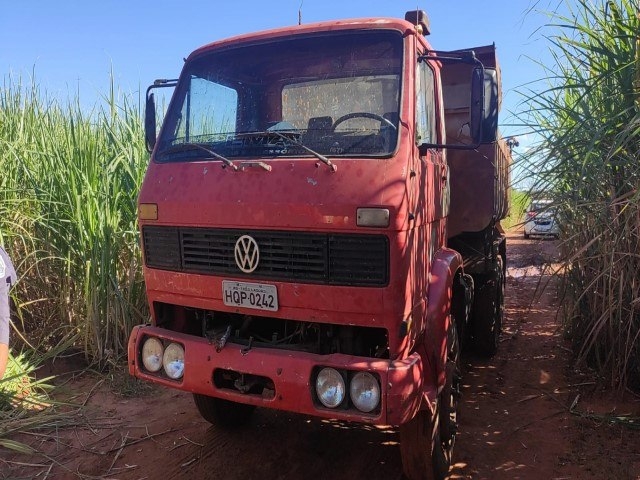 Em plantação de cana Rádio Patrulha de Andradina prende motorista e recupera caminhão furtado em Três Lagoas