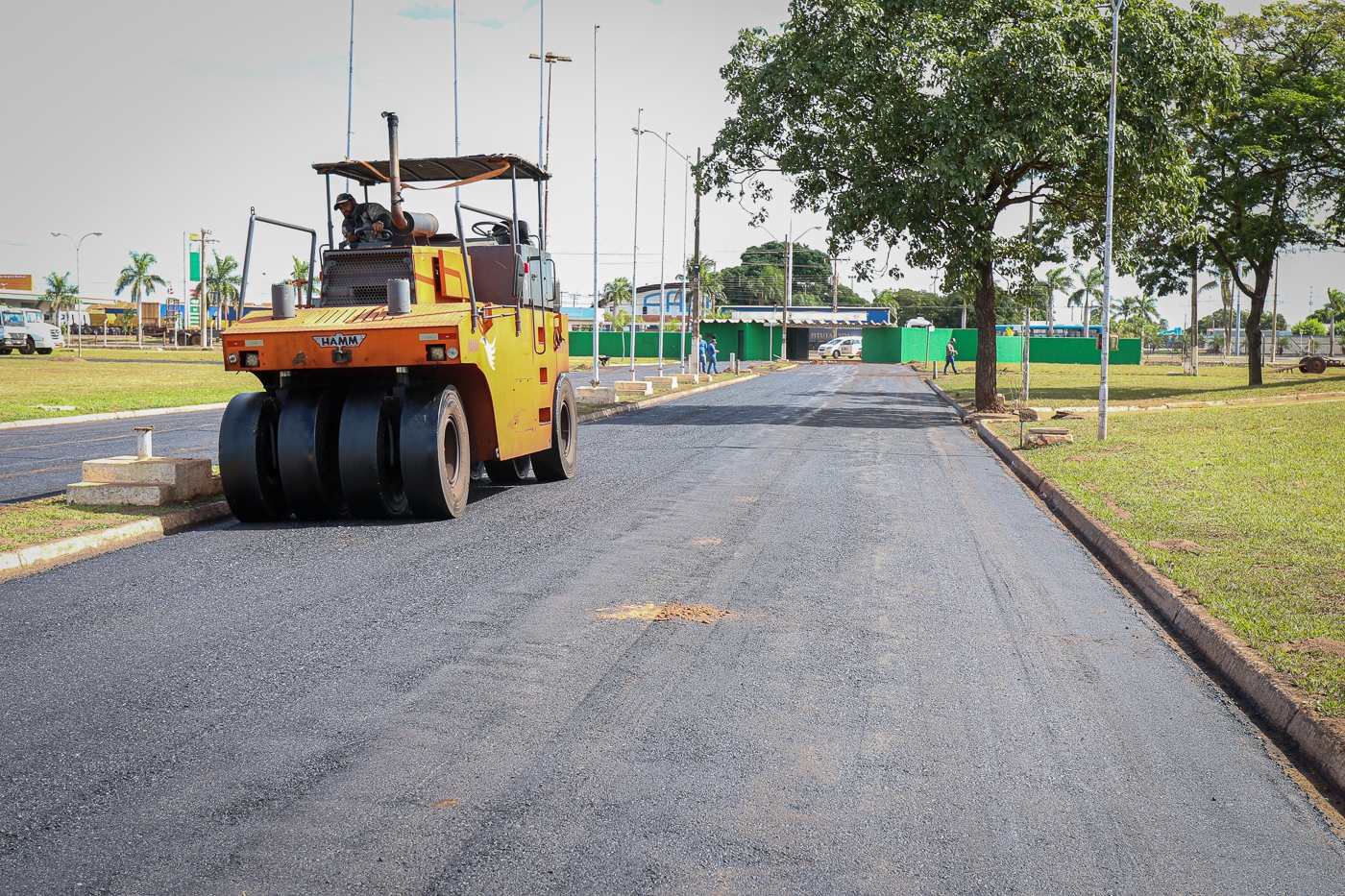 Prefeitura de Três Lagoas inicia obras de cooperação com o Sindicato Rural para reforma de vias do Parque de Exposições