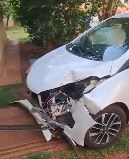 Surto psiquiátrico em UPA termina com carro de técnica de enfermagem destruído em Três Lagoas e levanta debate sobre responsabilidade