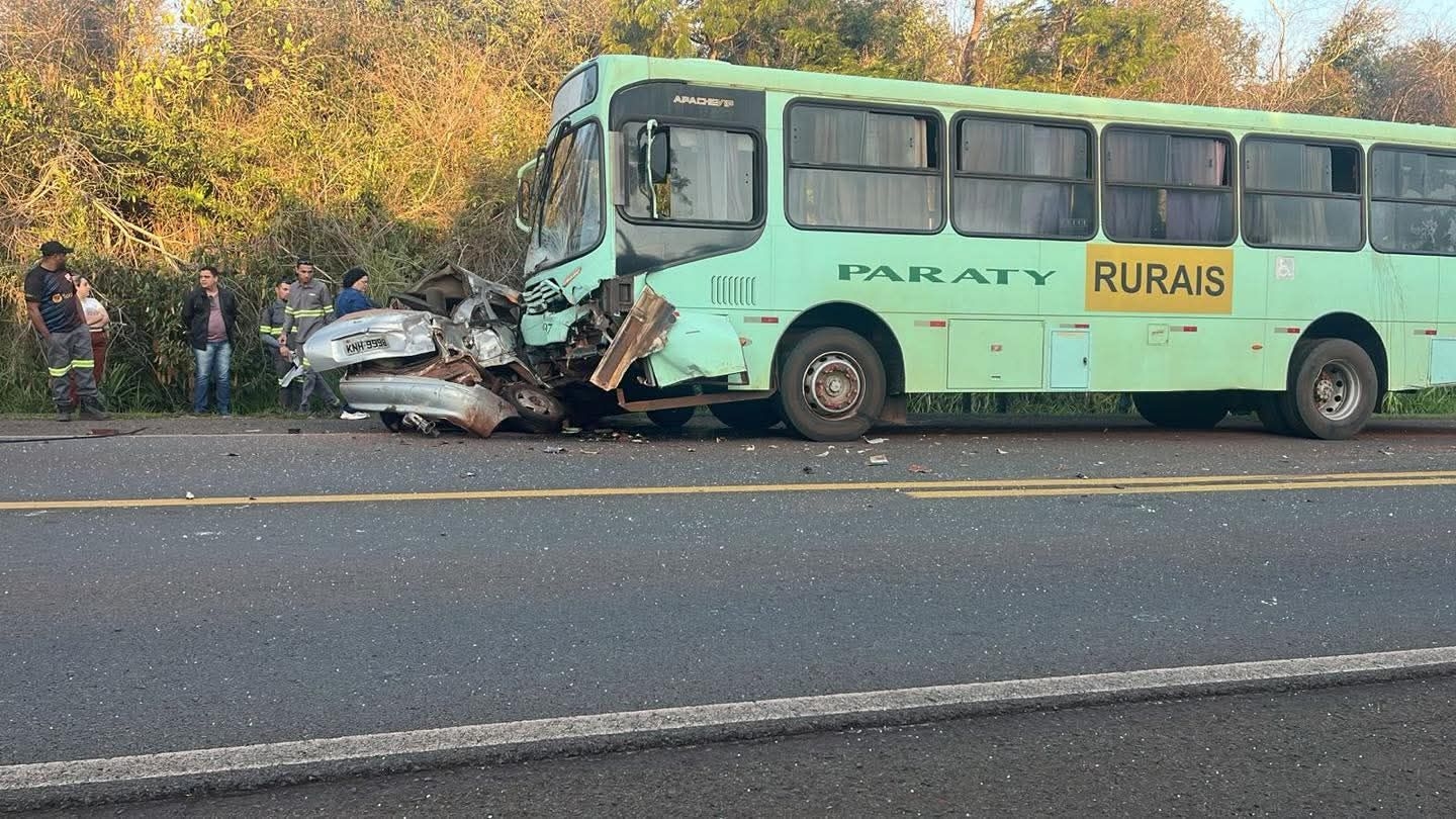 Grave acidente entre carro e ônibus deixa uma vítima fatal próximo a Pereira Barreto