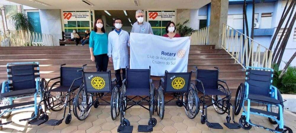 Rotary Club Cruzeiro do Sul doa 7 cadeiras de rodas para Santa Casa de Araçatuba