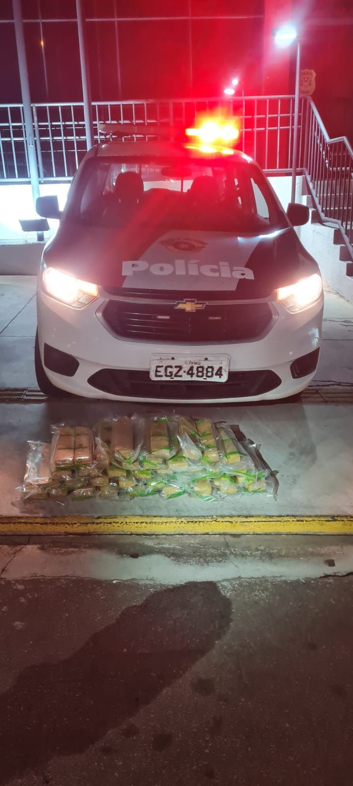 Polícia Militar de Andradina prende mulher com mais de 33 kg de maconha na avenida Guanabara