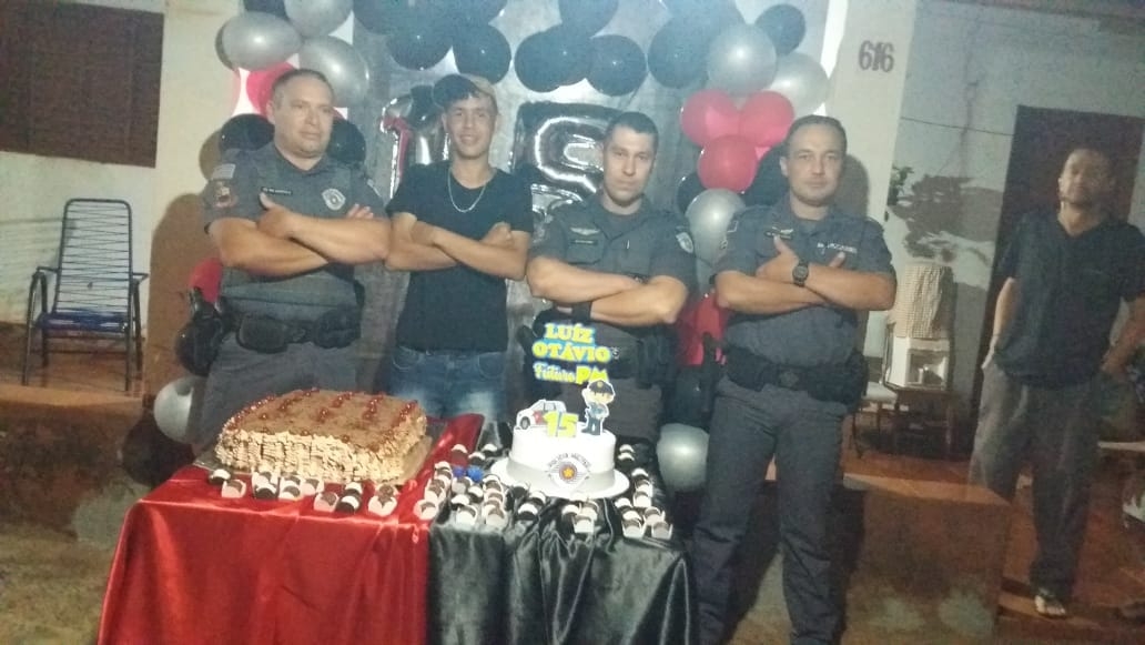 POLICIAIS MILITARES FAZEM SURPRESA DE ANIVERSÁRIO PARA MORADOR SUD MENNUCCENSE