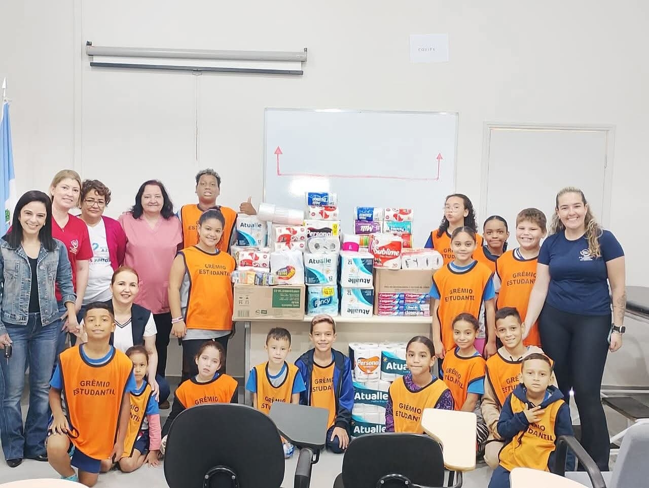 Santa Casa de Penápolis recebe doação do projeto: Mãos Solidárias "Ajudando quem precisa"