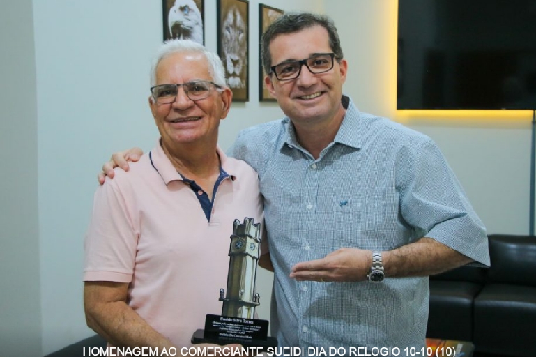 Prefeito de Três Lagoas homenageia empresário Sueide pelo zelo ao Relógio Central da Cidade