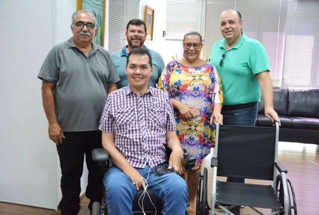 Loja Maçônica Luz e Perfeição de Álvares Machado doa 46ª cadeira de rodas ao projeto Árvore do Bem