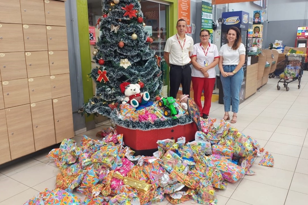 Fundo Social de Solidariedade de Ilha Solteira recebe brinquedos da campanha Árvore Solidária