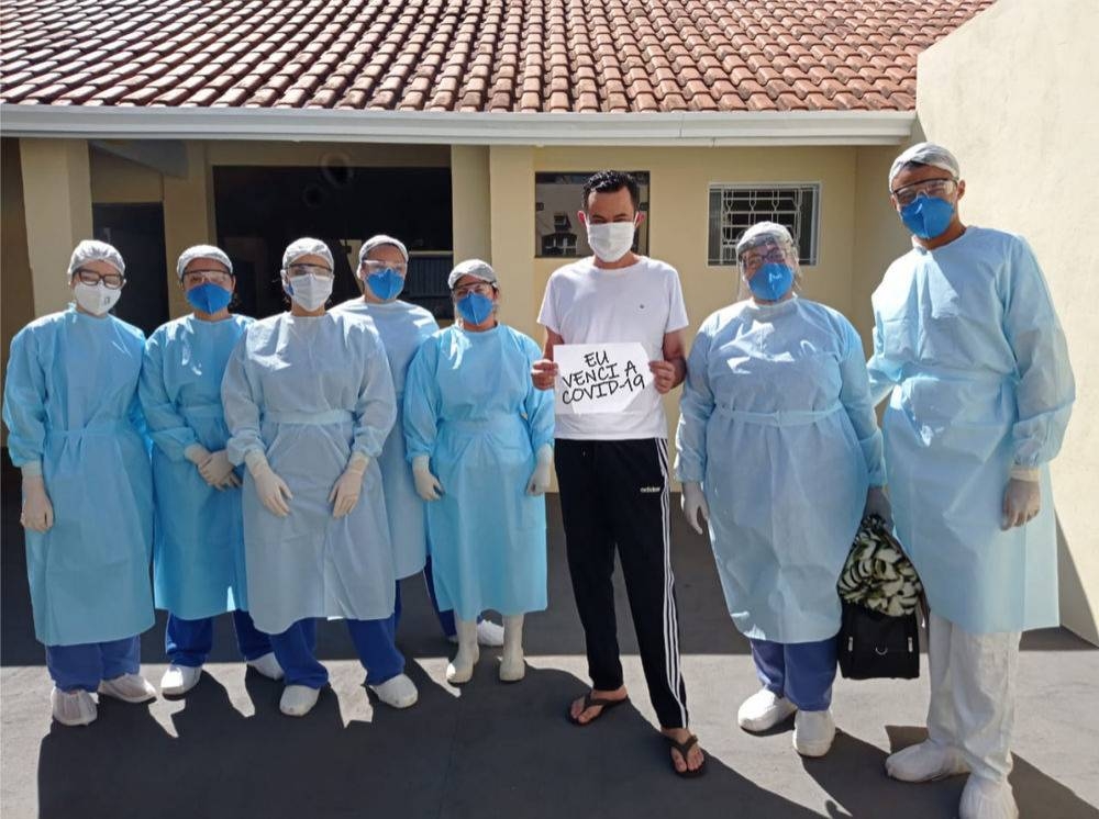 MAIS UM PACIENTE RECEBE ALTA DA SANTA CASA DE ANDRADINA APÓS VENCER A COVID-19