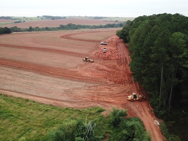 Prefeitura de Birigui e produtores rurais estão melhorando a estrada rural BGI-040