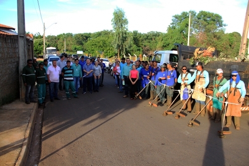 Em Birigui Bispo da Igreja Palavra de Cristo para o Brasil doa 154 litros de leite para Assistência Social
