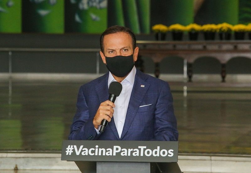 Governo de SP lança programa social e vai contratar 20 mil pais de alunos