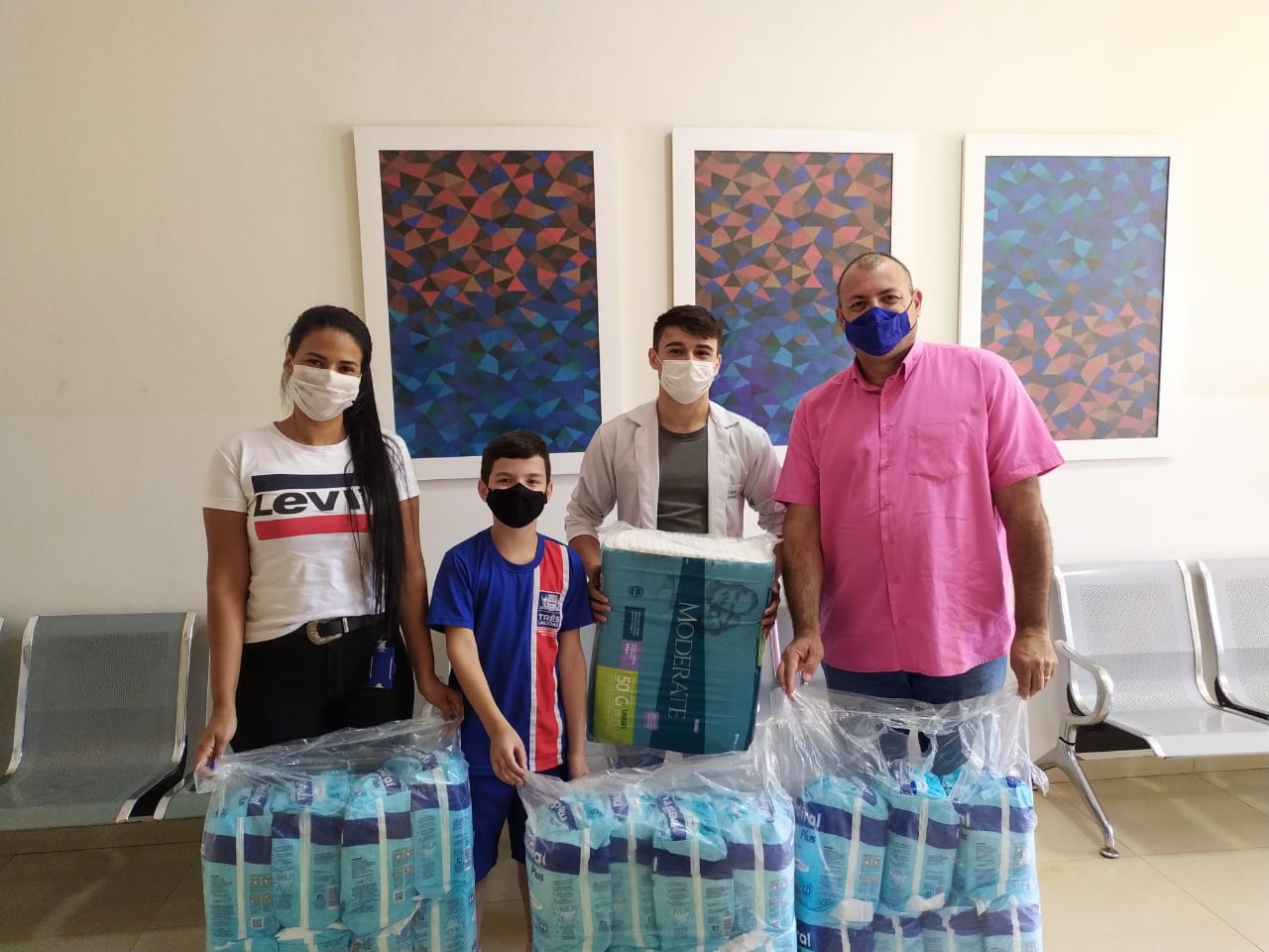 Hospital Auxiliadora de Três Lagoas recebe doação de cerca de 450 fraldas geriátricas
