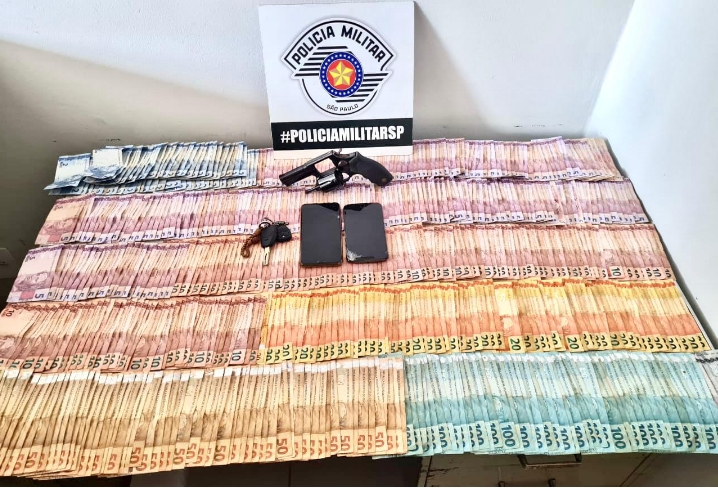 Polícia Militar de Pereira Barreto recupera R$ 12,5 mil e revólver furtados em Selvíria e prende quatro