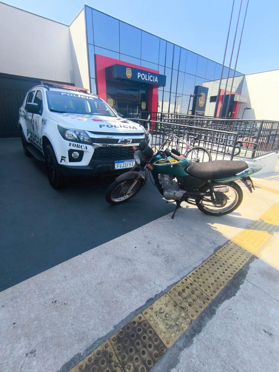 Homem é detido pela Força Tática de Andradina com motocicleta furtada