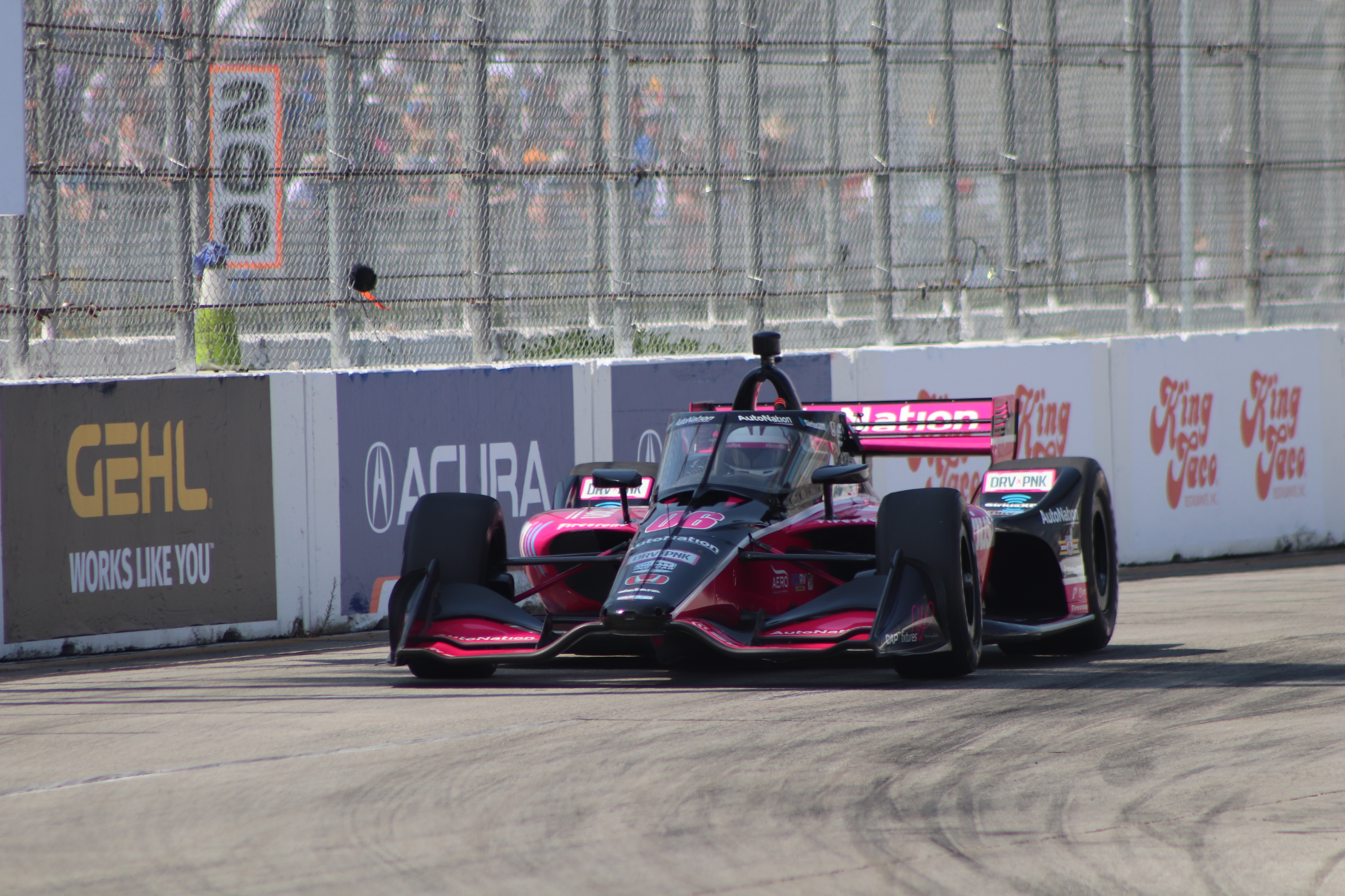 Fórmula Indy Josef Newgarden conquista pole em Long Beach e Hélio Castroneves consegue a 3ª colocação no grid