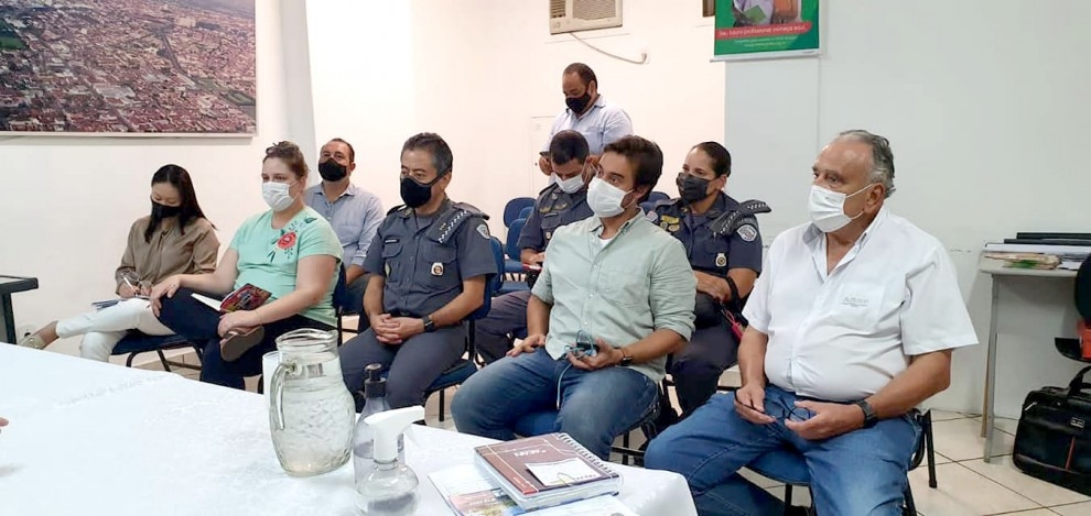 Comando do Policiamento Interior Dez participa de reunião para ajudar asilo de Araçatuba