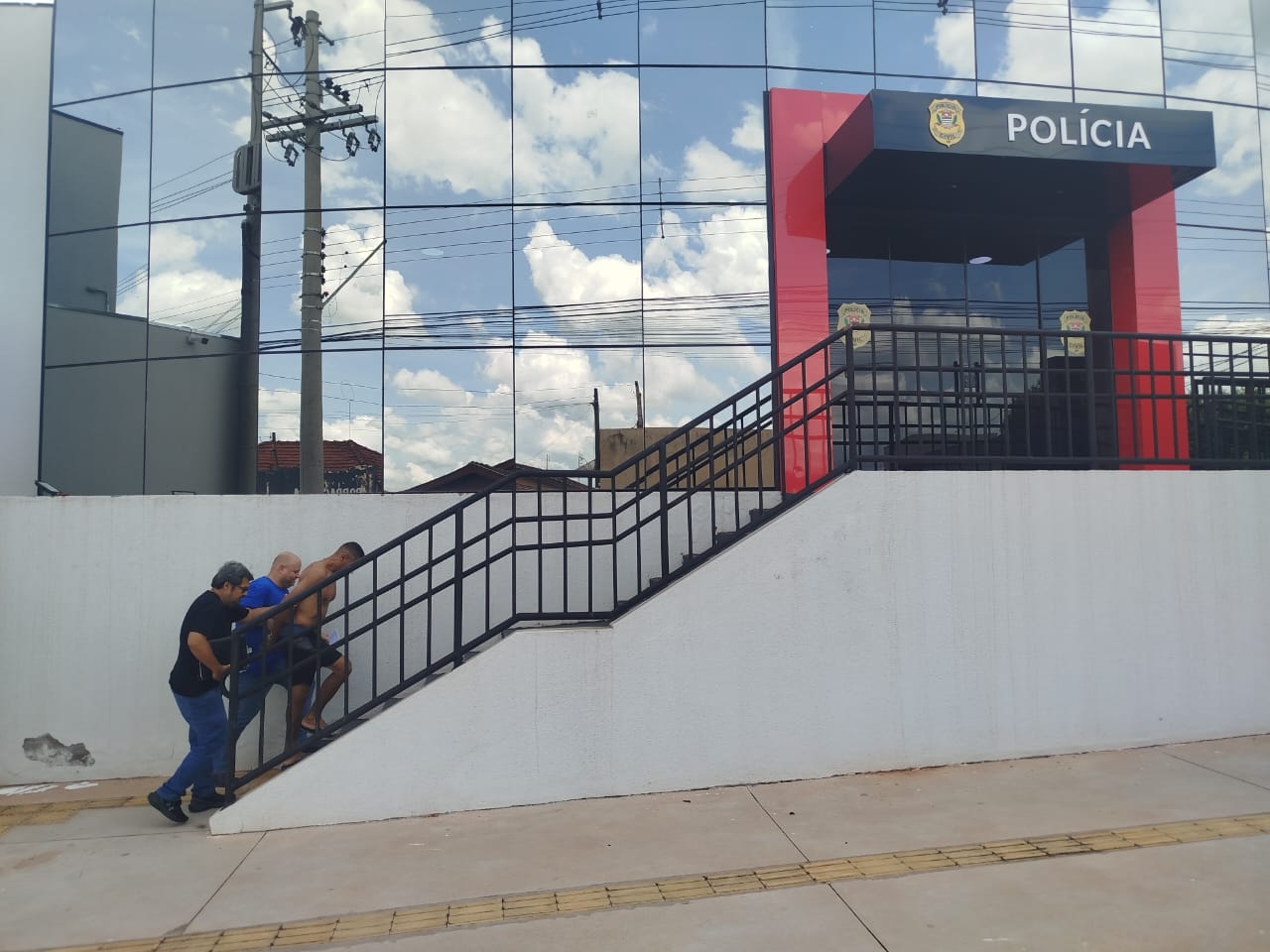 DIG DE ANDRADINA PRENDE PROCURADO PELA JUSTIÇA DO ESTADO DE ALAGOAS