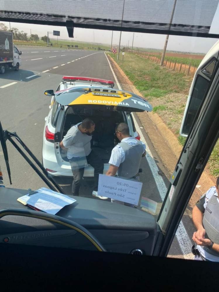 Ônibus de Andradina a São Paulo é parado pela Polícia Rodoviária e dois são presos por tráfico de drogas