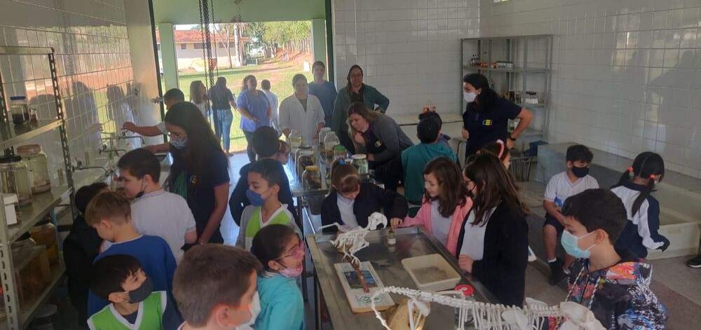 Em Andradina alunos visitam Hospital Veterinário e vivenciam um dia único em suas vidas