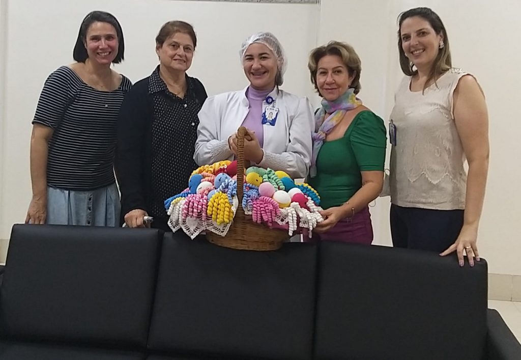 Hospital de Três Lagoas recebe doação de “polvinhos de crochê” da Fraternidades Feminina Regente Feijó IV e João Pedro