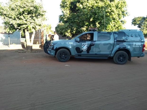 Corpo de mulher é encontrado em cova rasa em residência em Três Lagoas