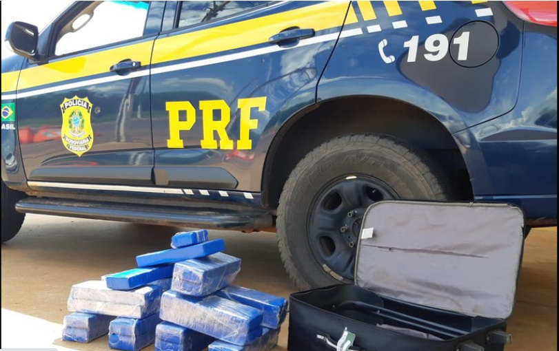 Passageira é presa em TL pela PRF após transportar 2 malas com 23 Kg de maconha