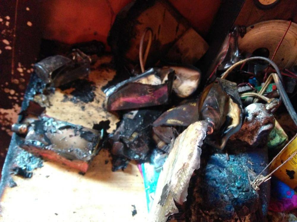Em Andradina casa no bairro Castanheiras pega fogo e família precisa de toda ajuda possível
