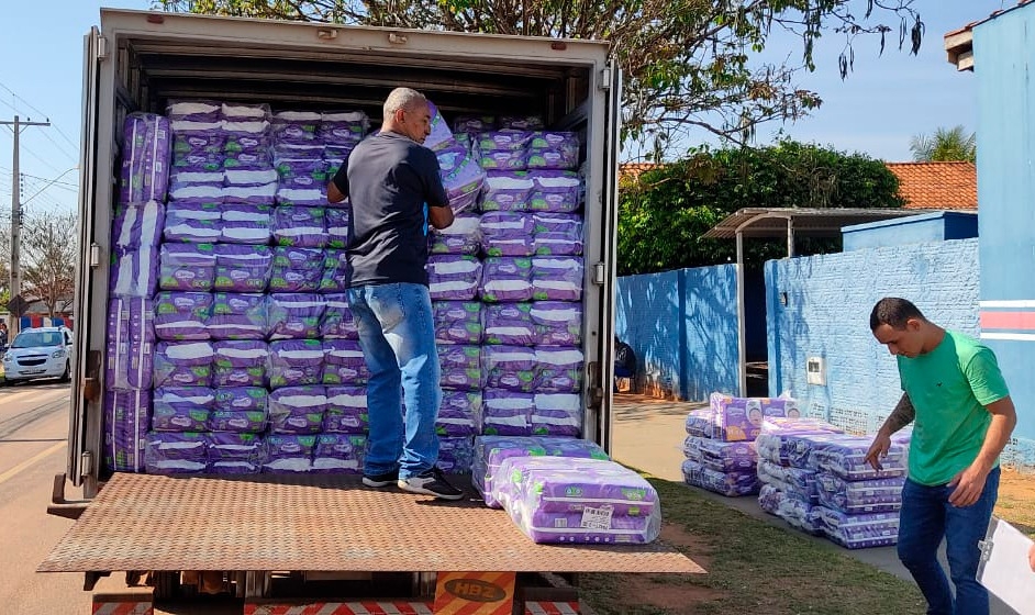Secretaria Municipal de Educação realiza distribuição de fraldas para atender os CEIs de Três Lagoas