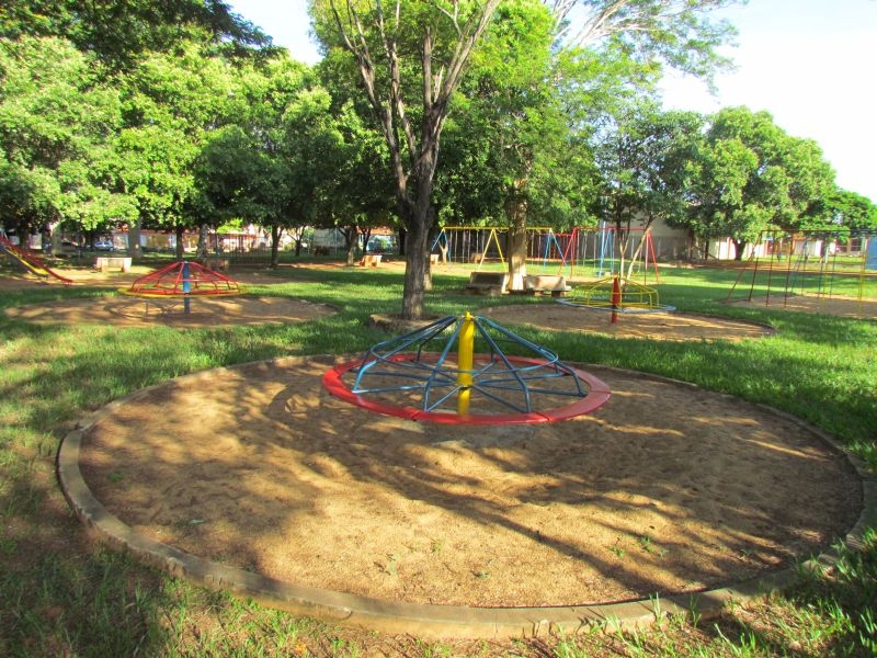 Em Três Lagoas estudantes do curso de Engenharia de Produção da UFMS doa alimentos ao H.A