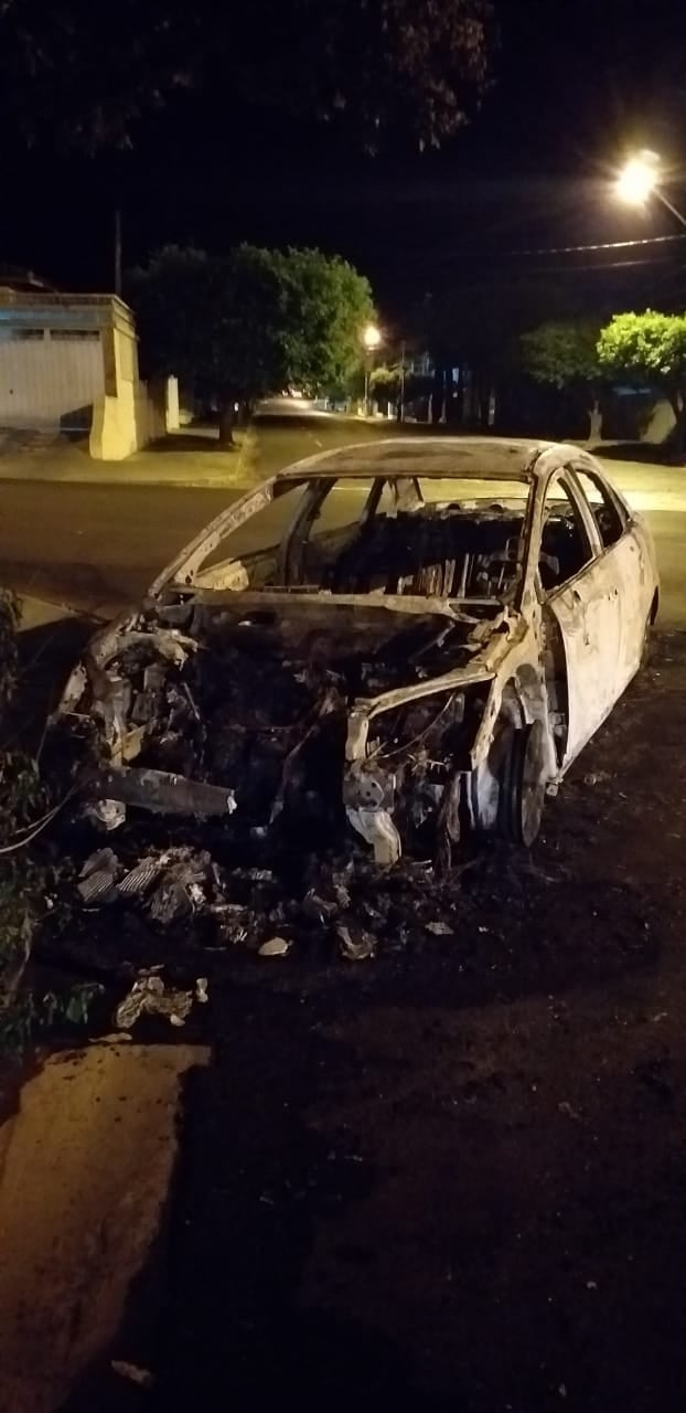 Mulher é autuada em flagrante por atear fogo no carro do marido em Tupi Paulista