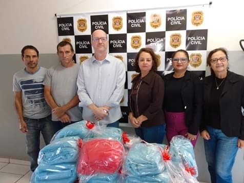 POLICIA CIVIL DE FLÓRIDA PAULISTA PARTICIPA DA CAMPANHA DO AGASALHO 2023