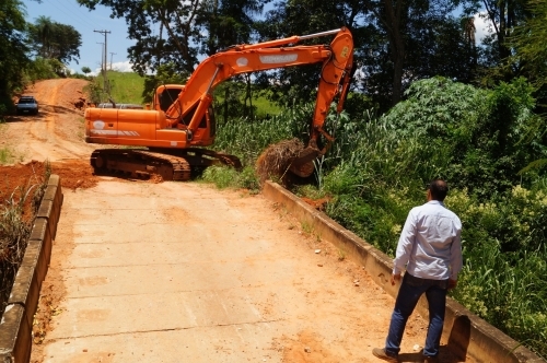 Pastor visita Andradina, grava orando em rodovia e vídeo viraliza