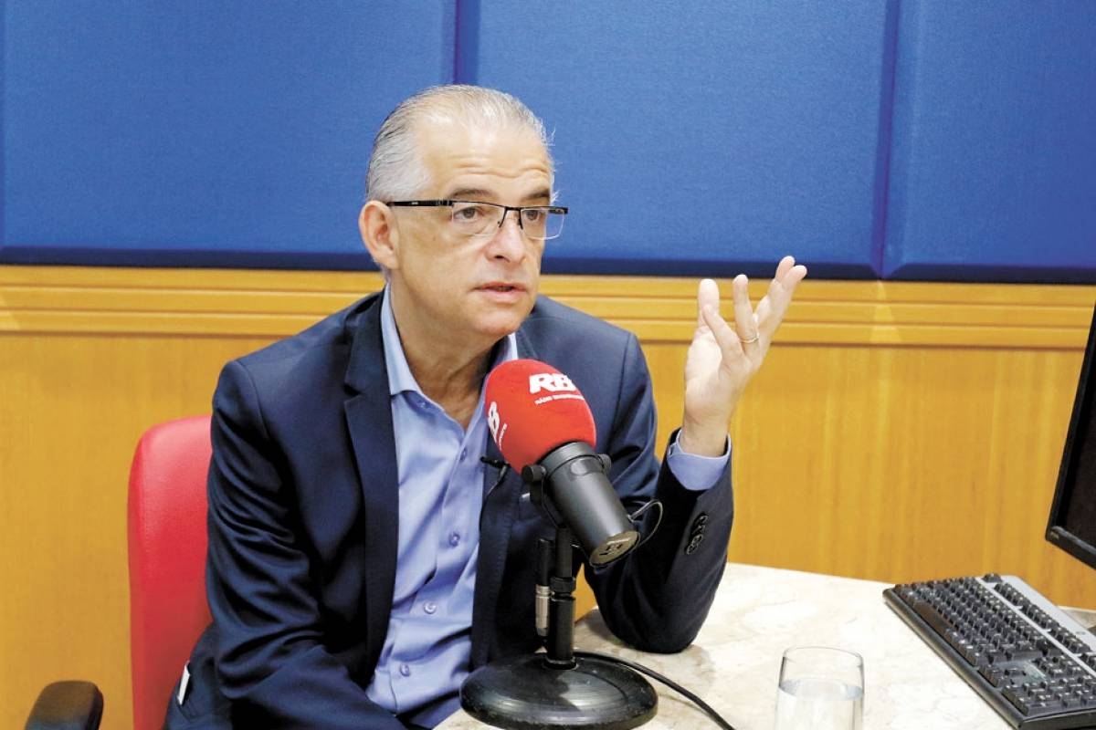 E aquele discurso de Jamil que diz que temos que eleger um deputado de Andradina, é o tipo faça o que eu digo mas não faça o que eu faço!!!