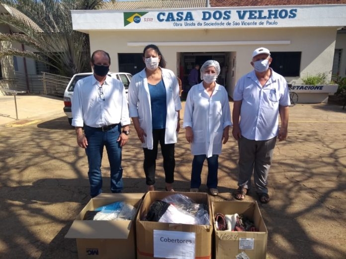 Em Dracena ACE e Loja Maçônica ‘Patriarca da Independência’ fazem doação de itens da Campanha do Agasalho