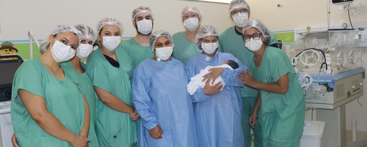 Primeiro bebê da UTI Neonatal do Hospital Auxiliadora recebe alta em Três Lagoas