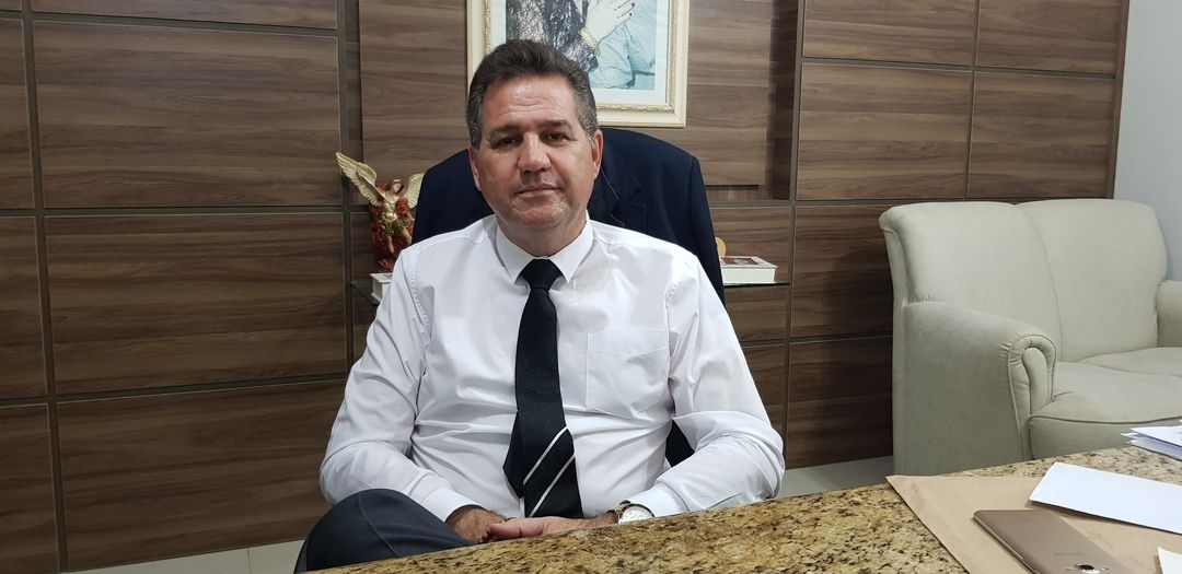 EM ANDRADINA ÓBICI RESPONDE CRÍTICAS SOBRE EXAMES DE COVID E PRENUNCIA CAOS NA SAÚDE DEPOIS DAS FESTAS