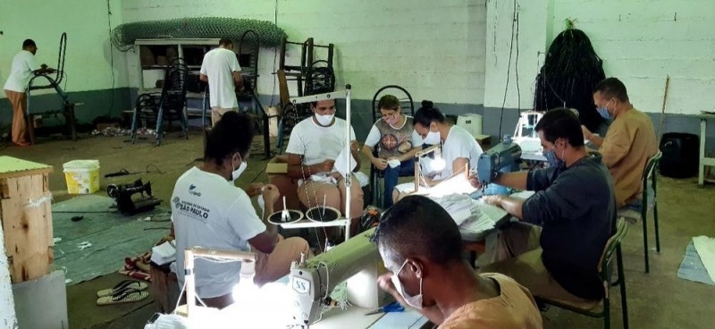 Penitenciária 1 de Mirandópolis produz mil máscaras por dia