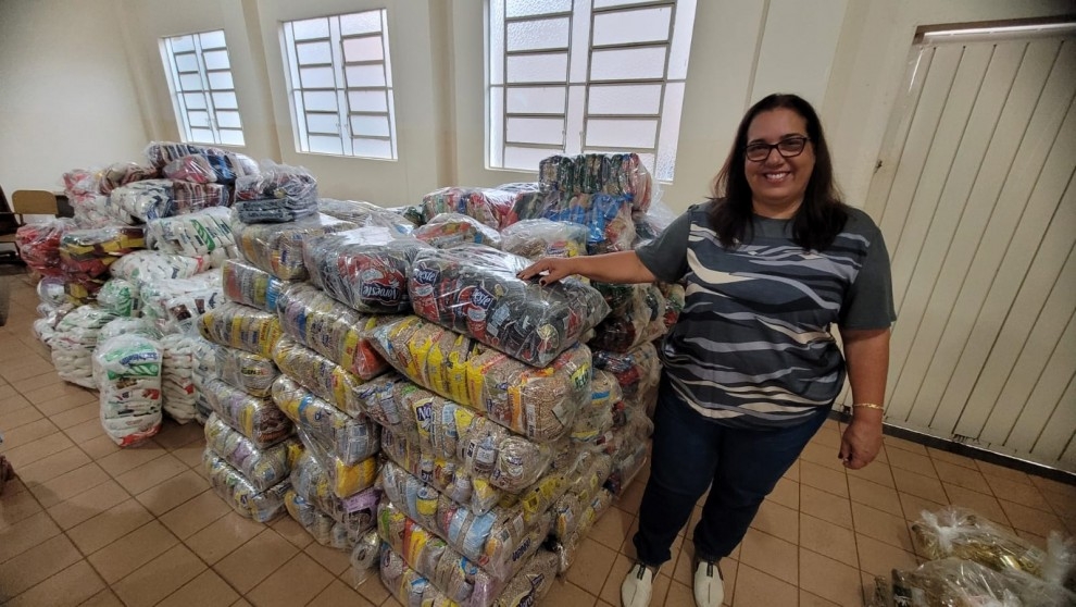 Castilho entrega 4 toneladas de alimentos no Hospital de Amor em Barretos