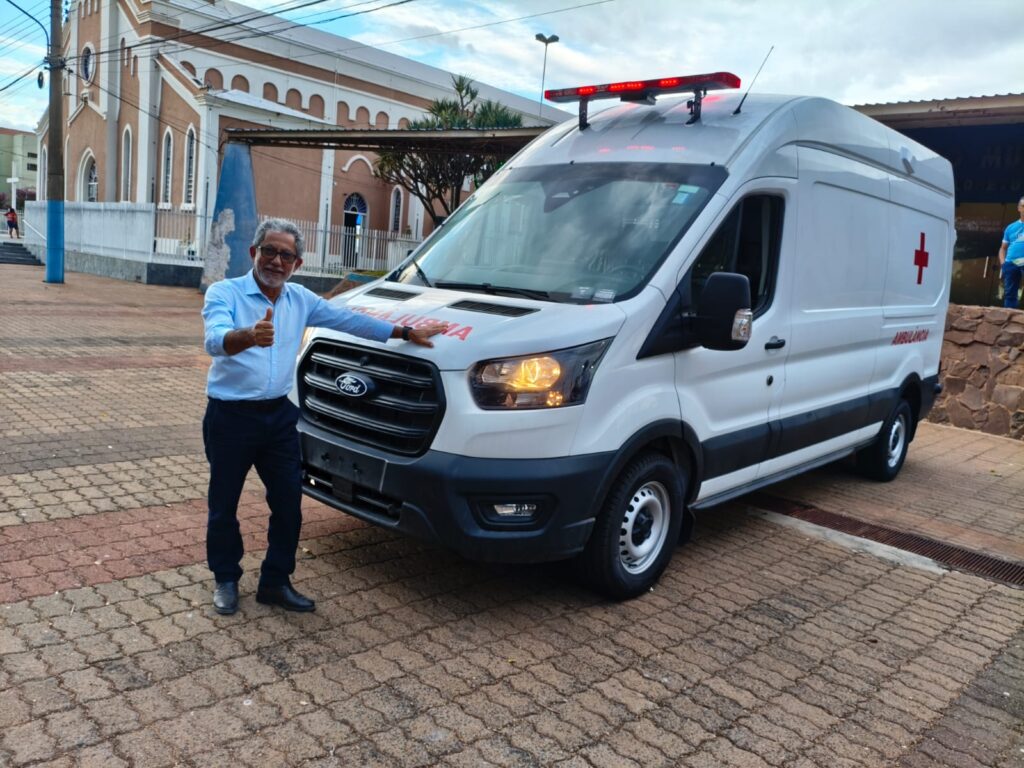 Prefeito de Castilho entrega mais uma ambulância á Saúde de Castilho